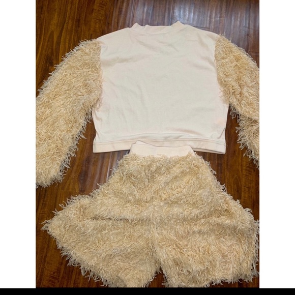 Furry sweater set - Picture 3 of 3